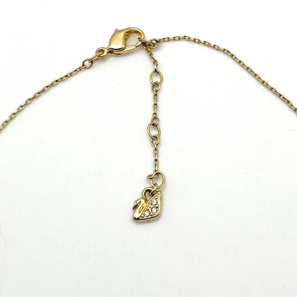 Swarovski White Multi-cut Crystal Pendant with matching Gold-toned Chain - Picture 3 of 4